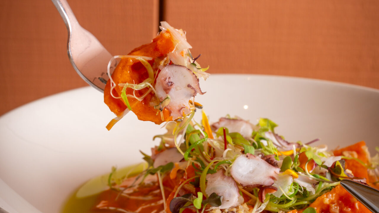 Tomate con Vinagreta de Pulpo