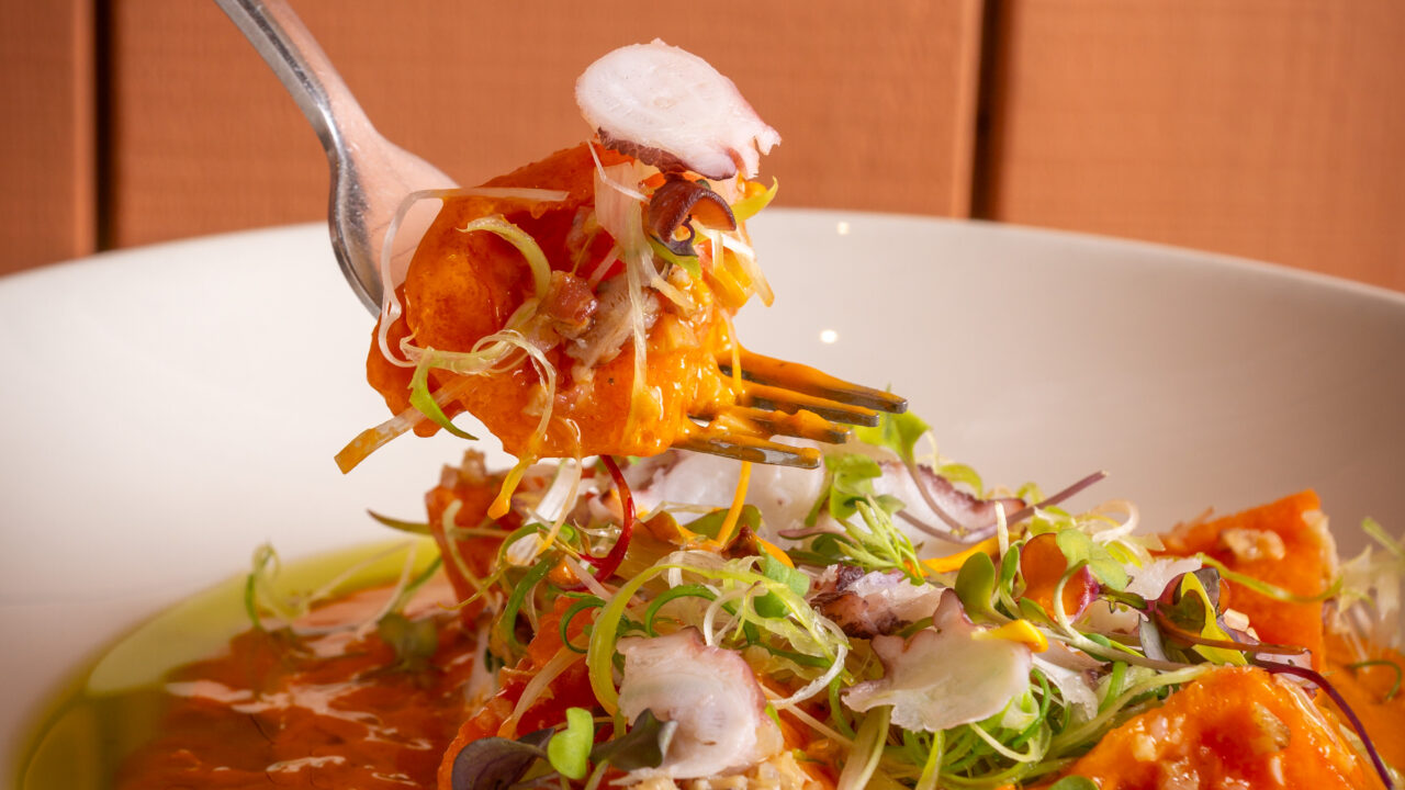 Tomate con Vinagreta de Pulpo