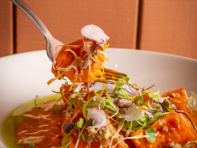 Tomate con Vinagreta de Pulpo