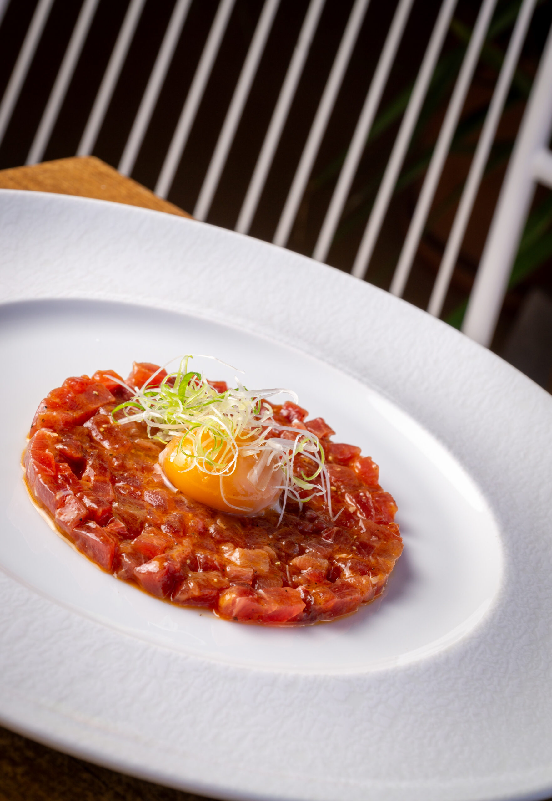 Tartar de Atún con Yema Confitada en Aceite de Tomillo