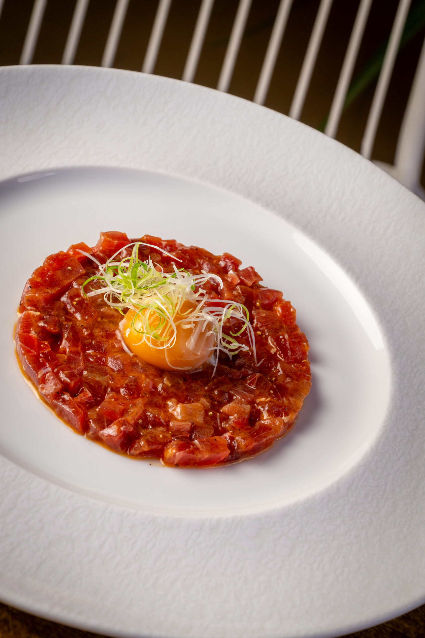 Tartar de Atún con Yema Confitada en Aceite de Tomillo