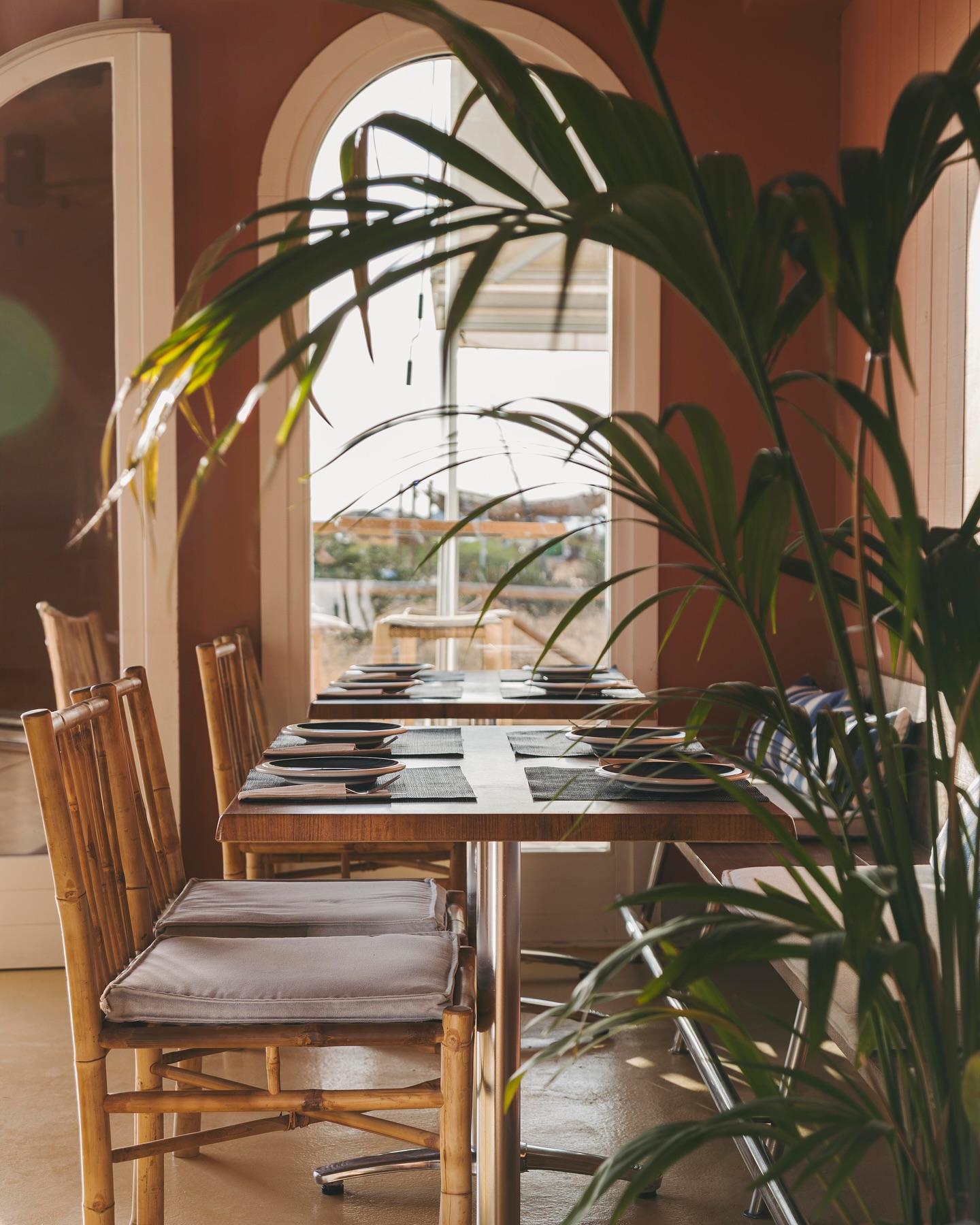El Interior